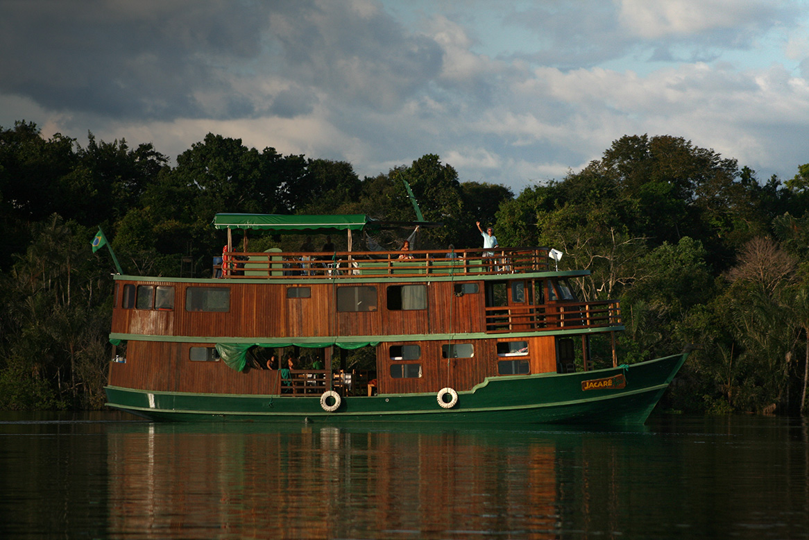 <strong>Jacare Boat</strong>