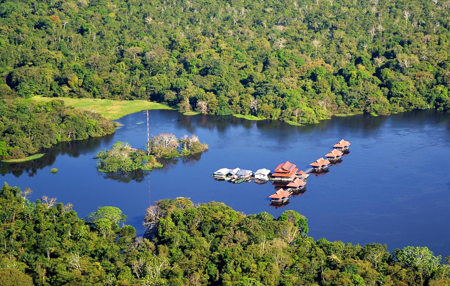 <strong>Uakari Floating Lodge</strong>