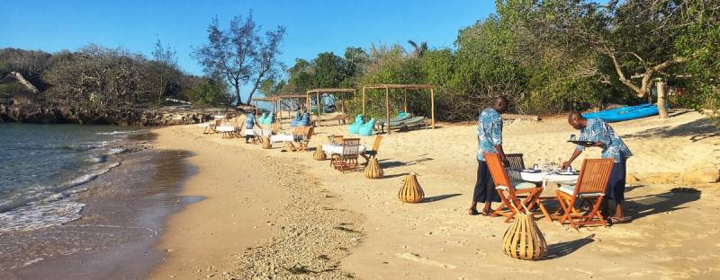 Beach Dining by Jen Bellingham - Mozambique